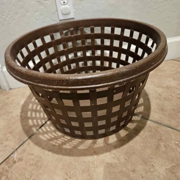 Laundry basket vintage Plastic Brown Lattice Work Laundry Basket 20" x 11" - Picture 3 of 6